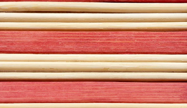 赤と黄色の竹のマットの背景色 — ストック写真
