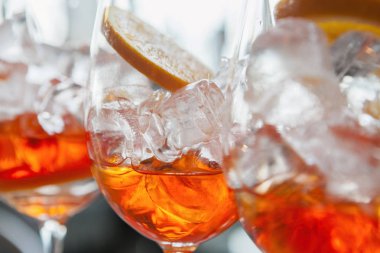 barda Aperol spritz içki