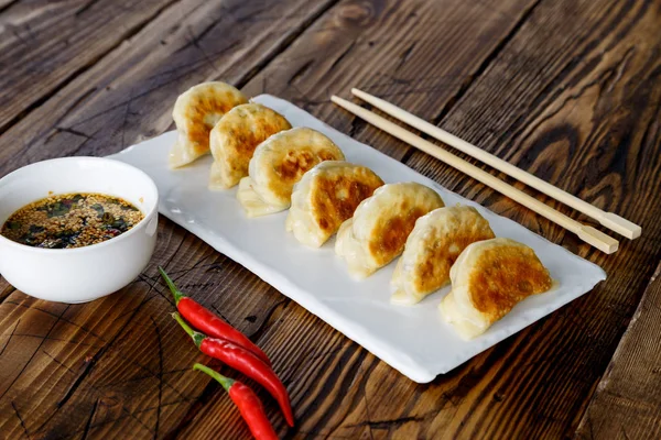 Dumplings Avec Sauce Aigre Douce — Photo