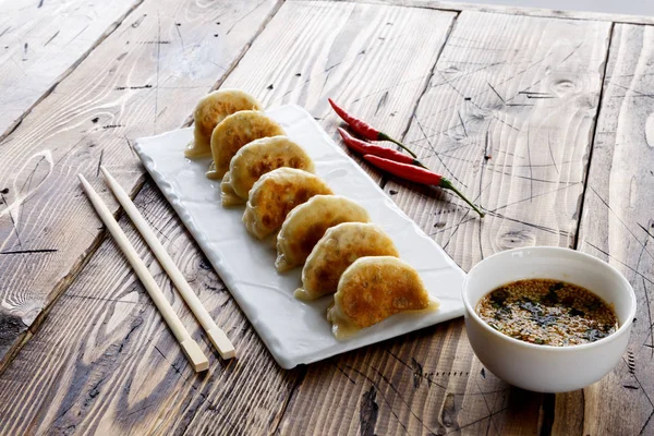 Dumplings Con Salsa Agridulce —  Fotos de Stock