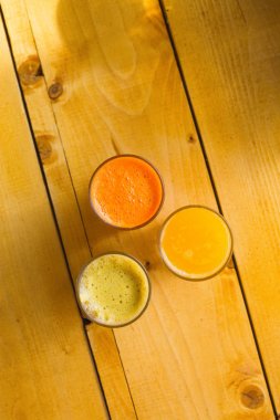 Dört farklı smoothies bardak