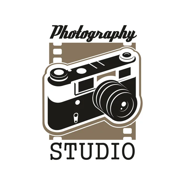 Ícone de estúdio de foto com câmera retro isolada — Vetor de Stock