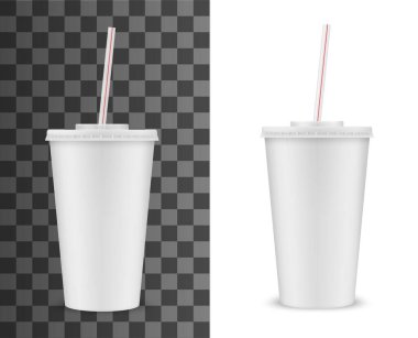 Tek kullanımlık plastik bardak, kapak ve saman ile izole edilmiş 3 boyutlu gerçekçi vektör modeli. Soğuk ya da sıcak içecek, soda, kahve, kokteyl ve çay için boş beyaz bardaklar. Fast food izole edilmiş.