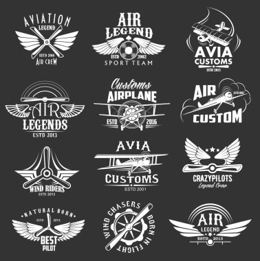 Havacılık heraldik simgeleri ayarlandı, avia gümrük etiketleri ve uçak pervanesi ve uçak kanatlarının retro havacılık sembolleri izole edildi. Havacılık efsanesi ya da en iyi pilot rüzgar takipçileri için klasik hava vidası.
