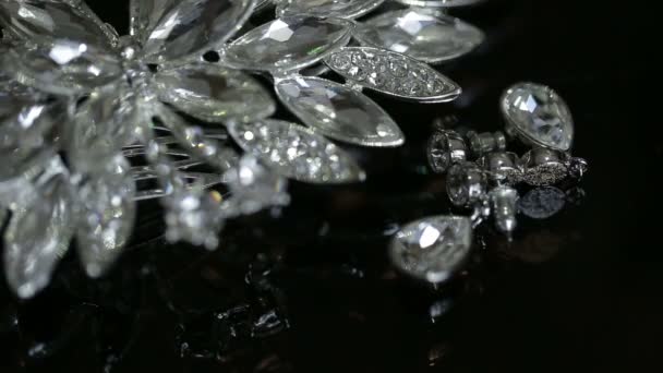 Pendientes de diamante novia — Vídeo de stock