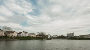Nehir şehirde tarihi merkezi Minsk, Beyaz Rusya