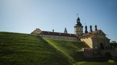 Kale kule mavi gökyüzükasteeltoren tegen de blauwe hemel