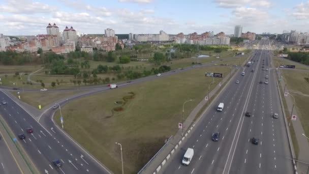 Letecký pohled na dálnici nadjezdem 4 — Stock video