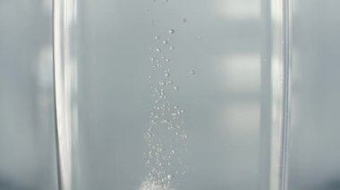 Aspirin hapı bardak su 6
