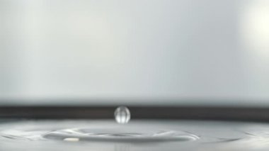 Su damlaları ve su sıçramalarına makro 2