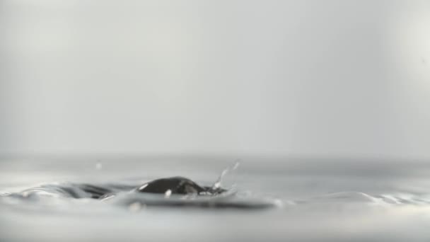 水滴と水しぶきマクロ 3 — ストック動画