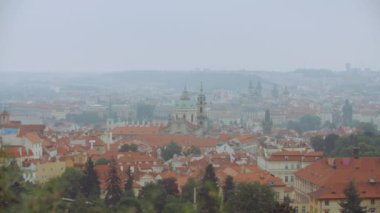 Prag'da yağmurlu bir gün 