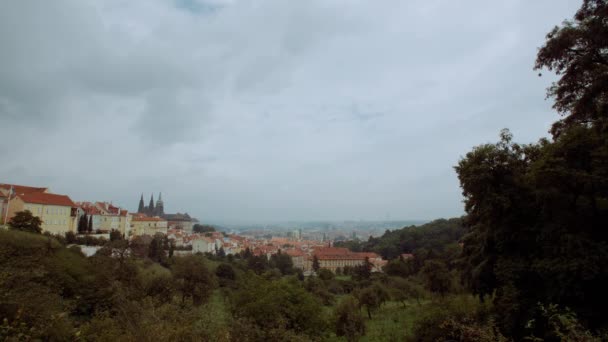 Deštivý den v Praze — Stock video