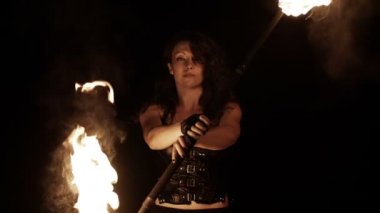 Ateş Dansı Gösterisi