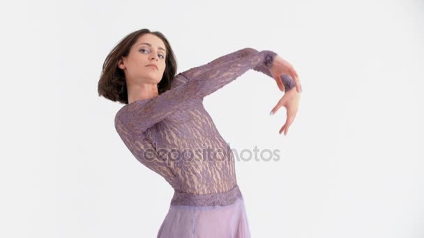 Mulher fazendo dança moderna — Vídeo de Stock
