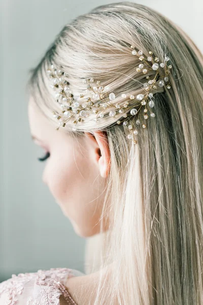 Hermosa novia retrato boda maquillaje peinado, magnífico youn —  Fotos de Stock