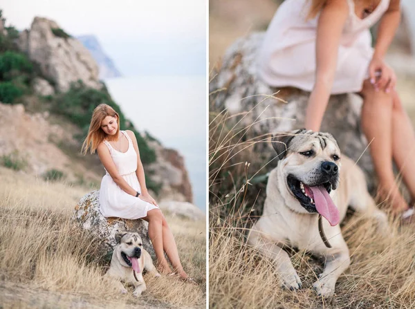 Jeune femme caucasienne marchant avec chien pendant le lever du soleil — Photo