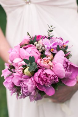 Düğün buketi, pembe Şakayık, orkide ve David Austin gül