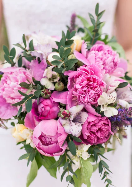 Ramo de bodas, peonía rosa, orquídea y David Austin Rose — Foto de Stock