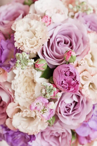 Hochzeitsstrauß, rosa Pfingstrose, Orchidee und david austin rose — Stockfoto