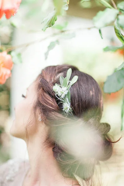 Bride in the park. The girl is turned, dancing. The hair of the — Stock Photo, Image