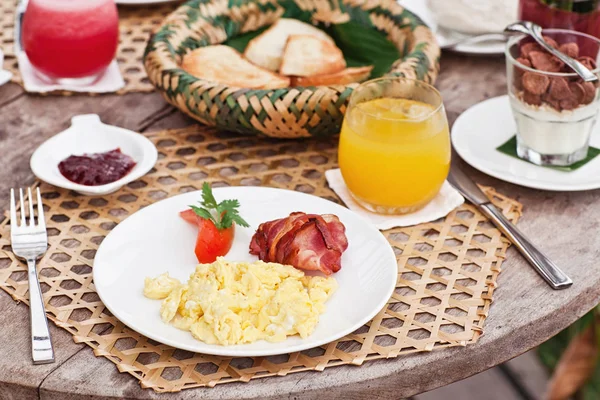 Yummy and healthy breakfast on terrace on wood table with beautiful view — Stock Photo, Image