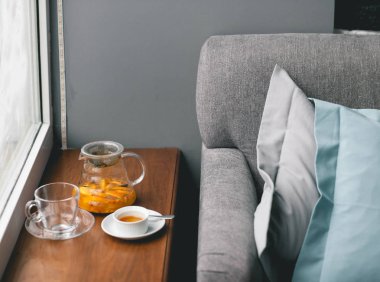 Meyve vitamini çay portakal, bal, deniz topalak ve baharat w ile