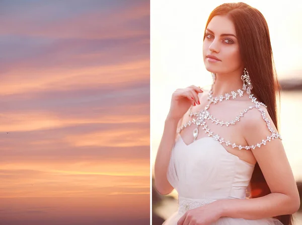 Δίπτυχο φωτογραφίας. Νέοι μελαχρινή νύφη με λευκό φόρεμα ποζάρει δίπλα στη θάλασσα στο ηλιοβασίλεμα — Φωτογραφία Αρχείου