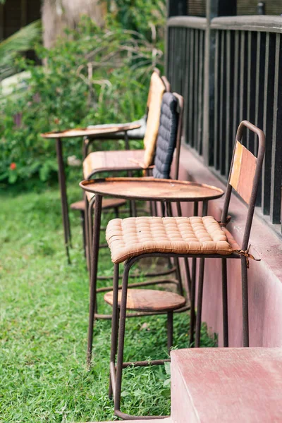 Old iron rusty chairs and table. Vintage Decor — Stock Photo, Image