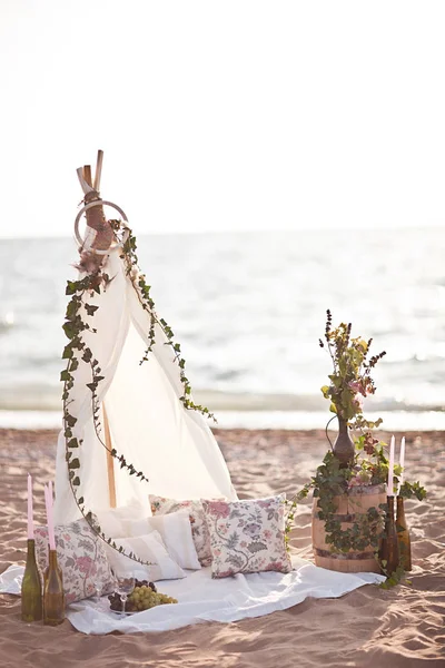 Sumer picnic on the sunset near the sea — Stock Photo, Image