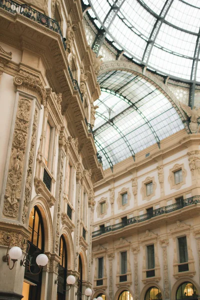 MILÁN, ITALIA - 6 DE NOVIEMBRE: Vista de cerca única de Galleria Vitt — Foto de Stock