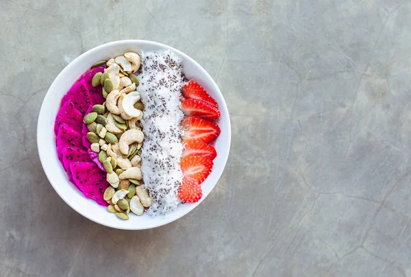 Beeren-Smoothie-Schüssel. — Stockfoto