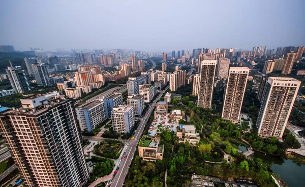 重慶市は中国中央部と西部で最大の都市であり ここで最も経済的に開発された地域です — ストック写真