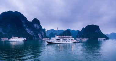 Karst Manzarası Halong Körfezi, Vietnam