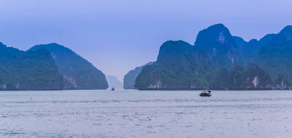 Paisaje Kárstico Halong Bay Vietnam — Foto de Stock