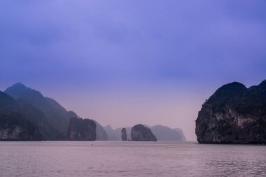 Karst Manzarası Halong Körfezi, Vietnam