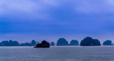 Karst Manzarası Halong Körfezi, Vietnam