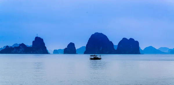 Paisaje Kárstico Halong Bay Vietnam — Foto de Stock