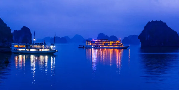 Vista Notturna Halong Bay Vietnam — Foto Stock