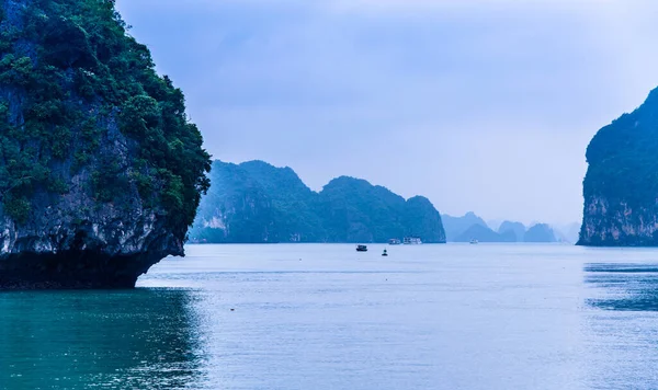 Paisaje Kárstico Halong Bay Vietnam —  Fotos de Stock