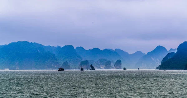 Karst Τοπίο Τοπίο Στο Halong Bay Βιετνάμ Εικόνα Αρχείου