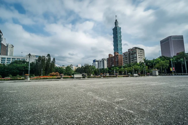 中国台湾地区101号楼及台北市大楼 — 图库照片