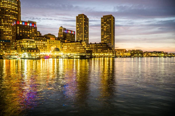 Vista Boston Sob Uma Noite Iluminada Pela Lua Eua Fotos De Bancos De Imagens