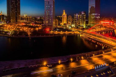 Çin 'deki Suzhou şehrinin gece manzarası muhteşemdir.