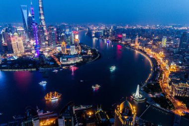 Çin 'deki Suzhou şehrinin gece manzarası muhteşemdir.