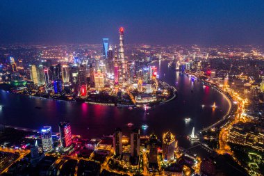 Çin 'deki Suzhou şehrinin gece manzarası muhteşemdir.