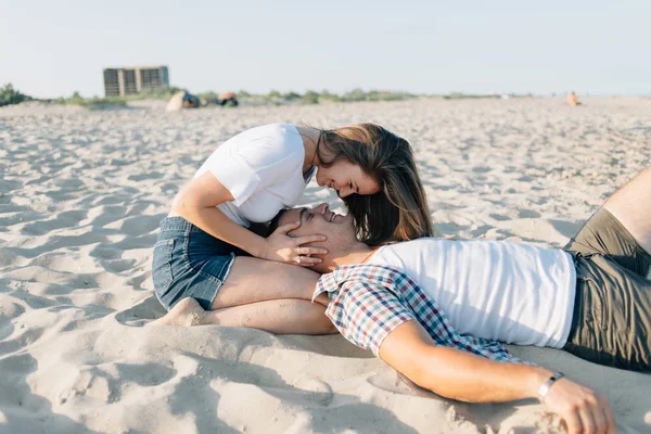 Bir gülümseme ile kız adama benziyor