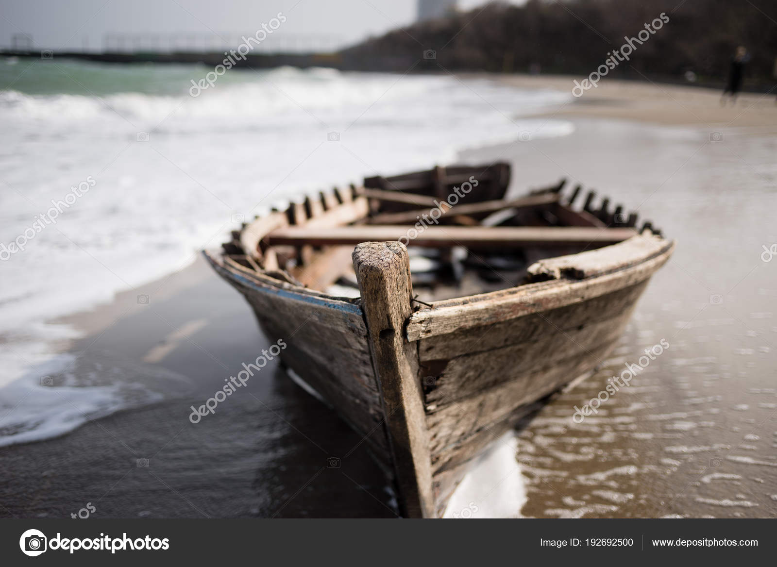 Small Old Wooden Boat Gets Wet Beach Big Waves Stock Photo by  ©andron19821982 192692500