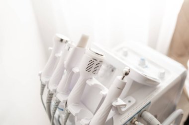 Hidrodermabrüksiyon ve hidrojen soyma aparatı. Gençleştirme ve kaldırma. Kolajen lifleri. Kaldırıyorum. Metabolizma. Esnek cilt. Renkli cilt. CRYOTHERAPYE. YARDIM-YARDIM. ULTRASONİK Ovma.