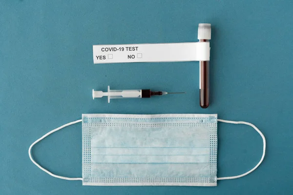 Échantillon Sang Pour Tester Coronavirus Éprouvette Seringue Avec Sang Sur — Photo